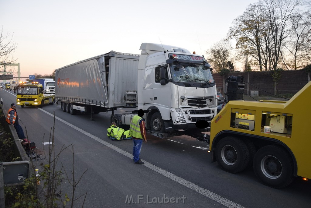 VU LKW A 4 Rich Aachen hinter Rodenkirchener Bruecke P38.JPG - Miklos Laubert